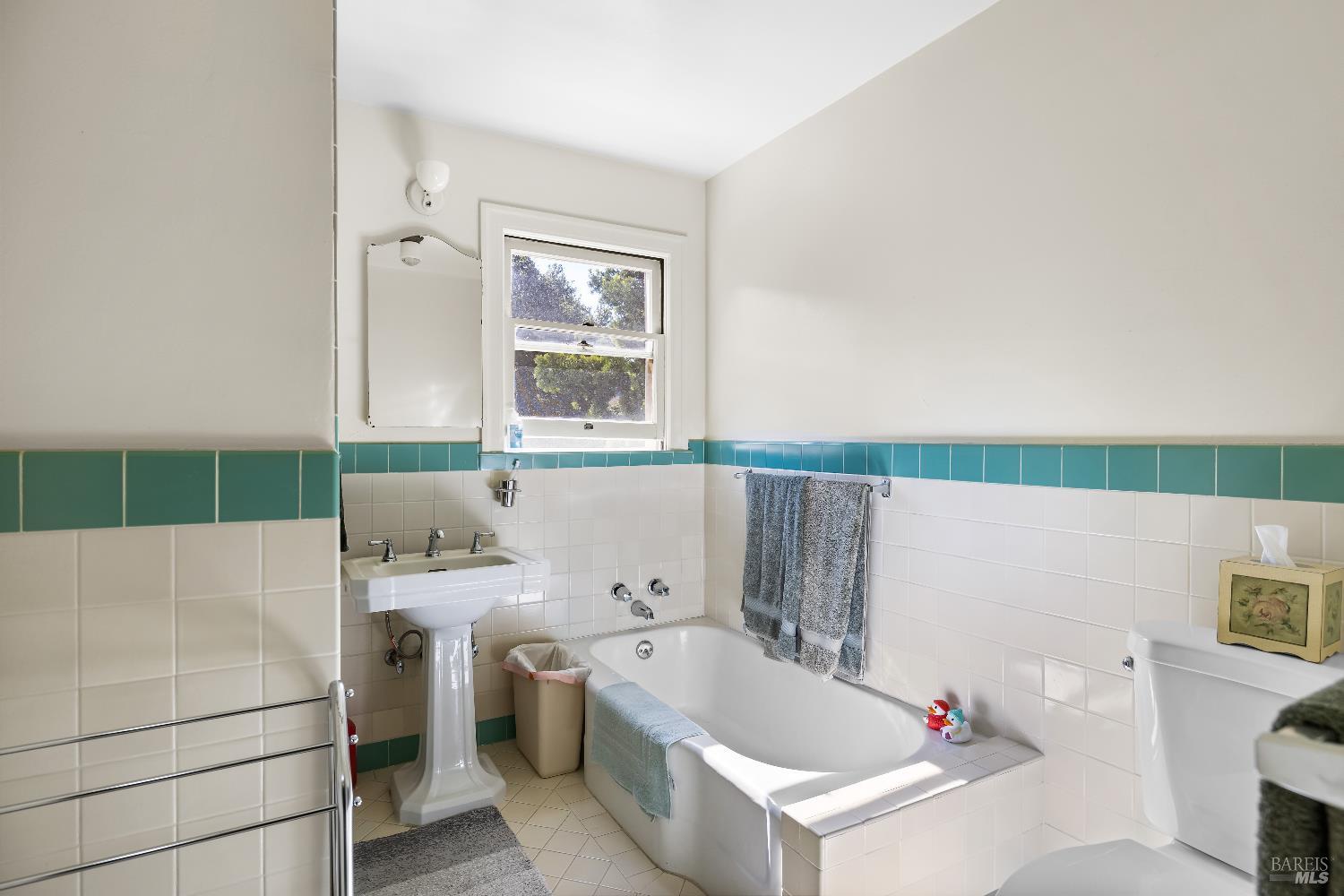 Detail Gallery Image 15 of 27 For 2000 Mcgary Rd, American Canyon,  CA 94591 - 4 Beds | 3 Baths