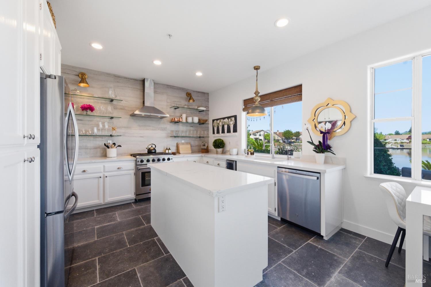 Detail Gallery Image 31 of 67 For 66 S Newport Dr, Napa,  CA 94559 - 4 Beds | 2/1 Baths