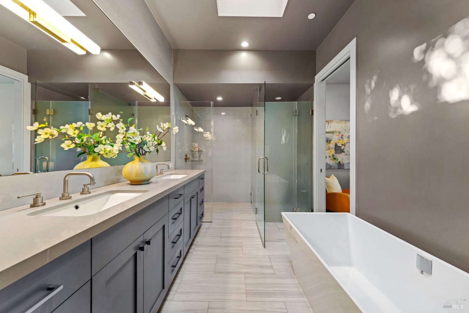 Detail Gallery Image 36 of 77 For 290 Beach Rd, Belvedere,  CA 94920 - 6 Beds | 5 Baths