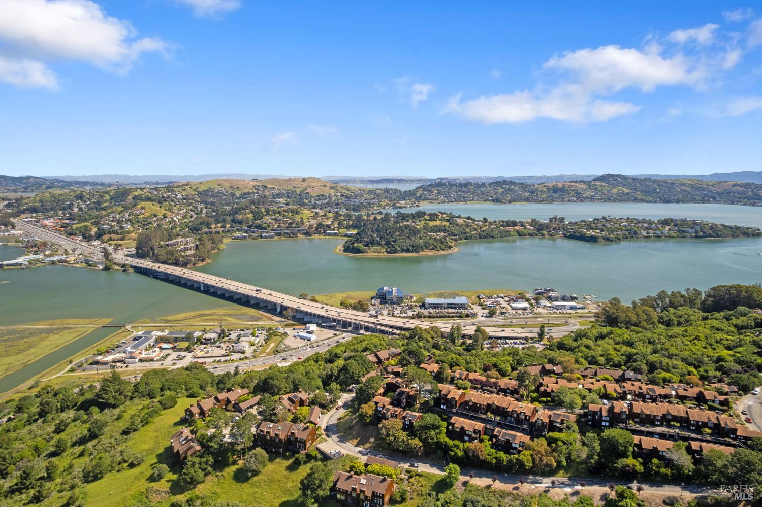 Detail Gallery Image 36 of 42 For 363 Headlands Ct, Sausalito,  CA 94965 - 2 Beds | 2/1 Baths