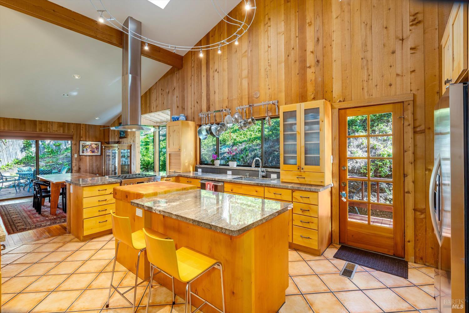 Detail Gallery Image 17 of 37 For 572 Montecito Blvd, Napa,  CA 94559 - 3 Beds | 3 Baths