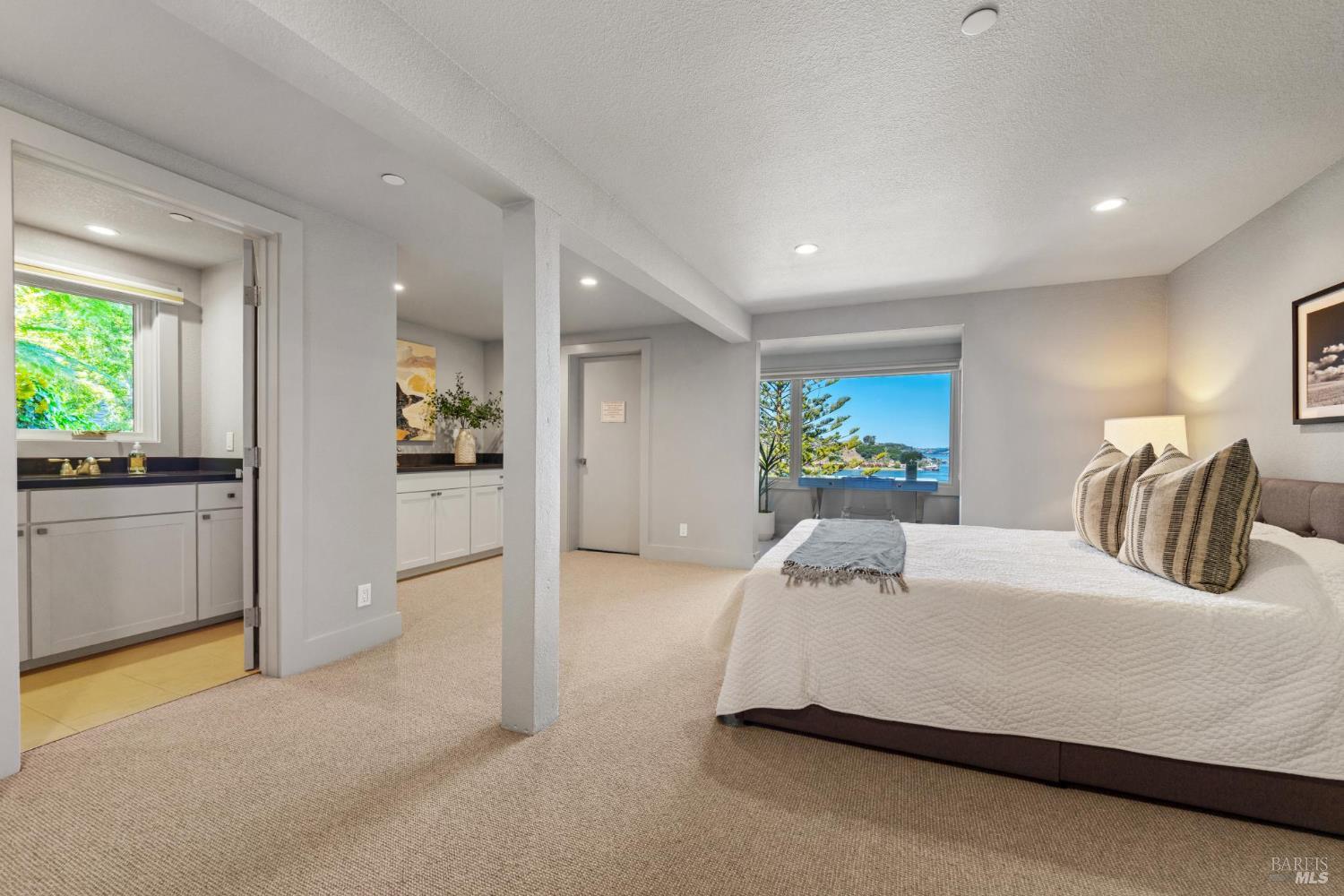 Detail Gallery Image 55 of 77 For 290 Beach Rd, Belvedere,  CA 94920 - 6 Beds | 5 Baths