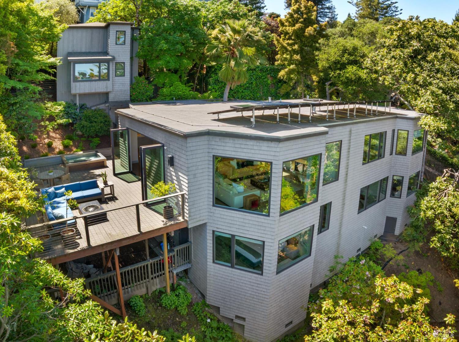 Detail Gallery Image 51 of 77 For 290 Beach Rd, Belvedere,  CA 94920 - 6 Beds | 5 Baths