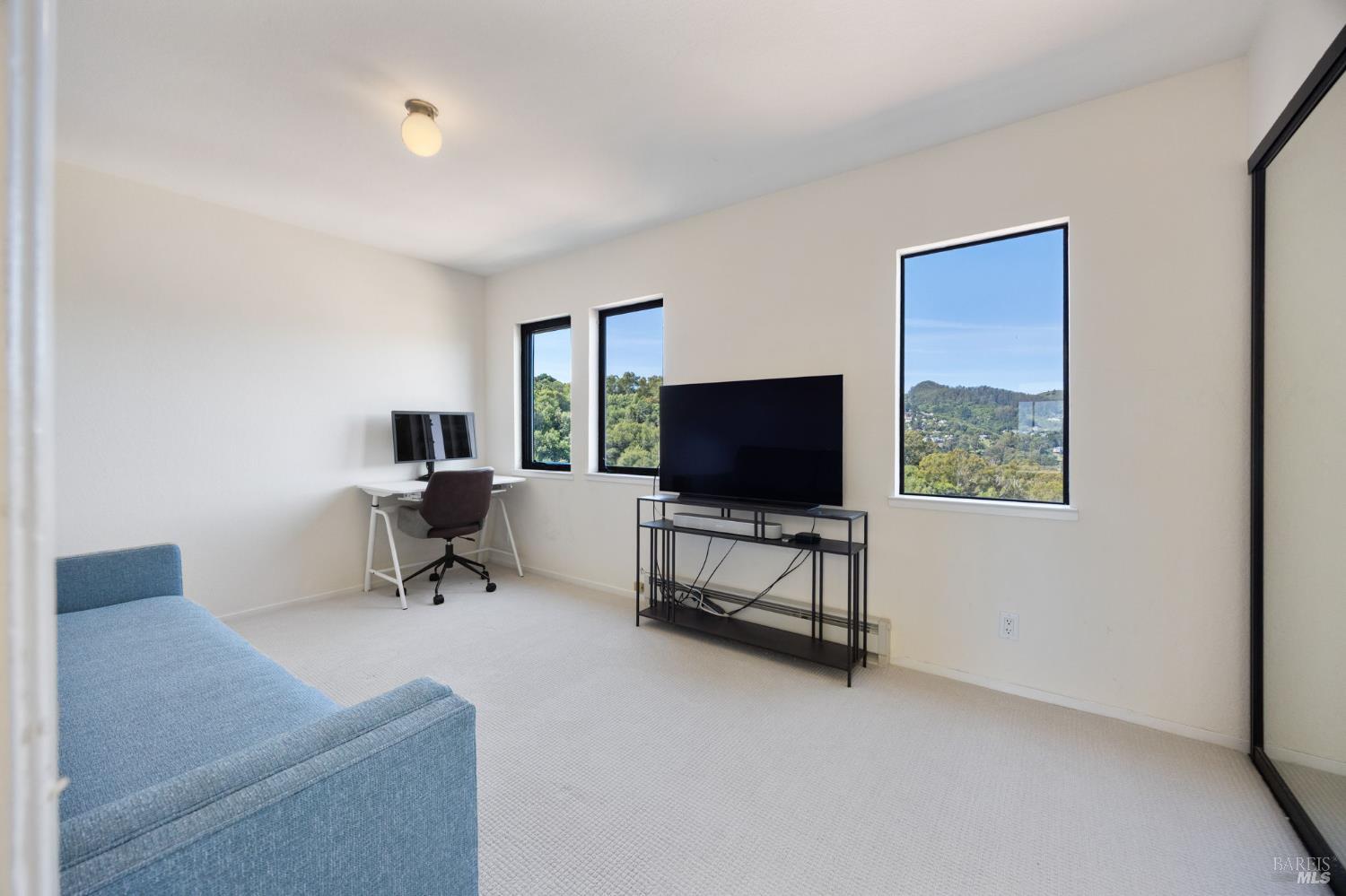 Detail Gallery Image 22 of 42 For 363 Headlands Ct, Sausalito,  CA 94965 - 2 Beds | 2/1 Baths