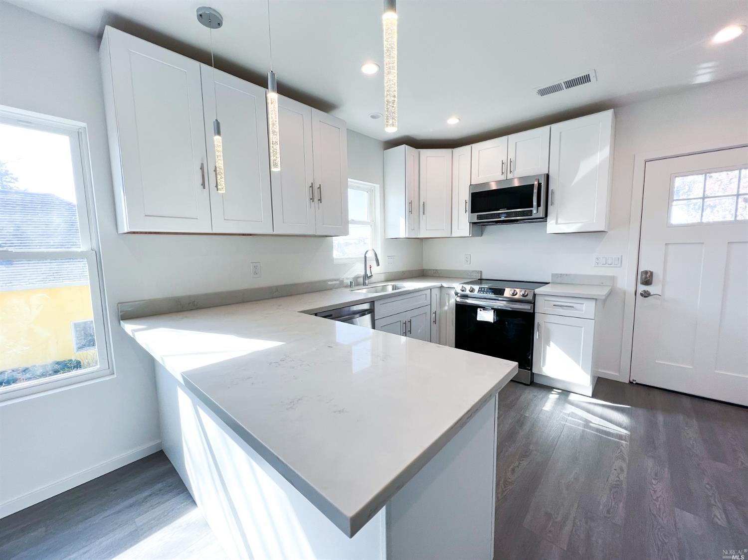 Detail Gallery Image 16 of 26 For 1418 Northside Ave, Berkeley,  CA 94702 - 4 Beds | 4 Baths