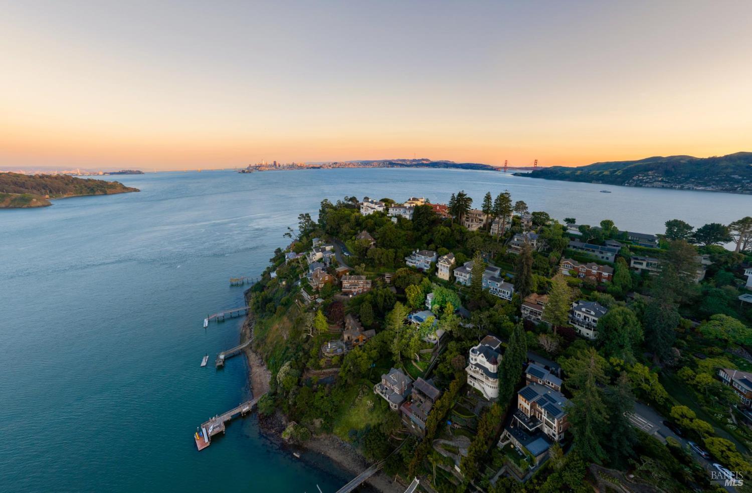 Detail Gallery Image 68 of 77 For 290 Beach Rd, Belvedere,  CA 94920 - 6 Beds | 5 Baths