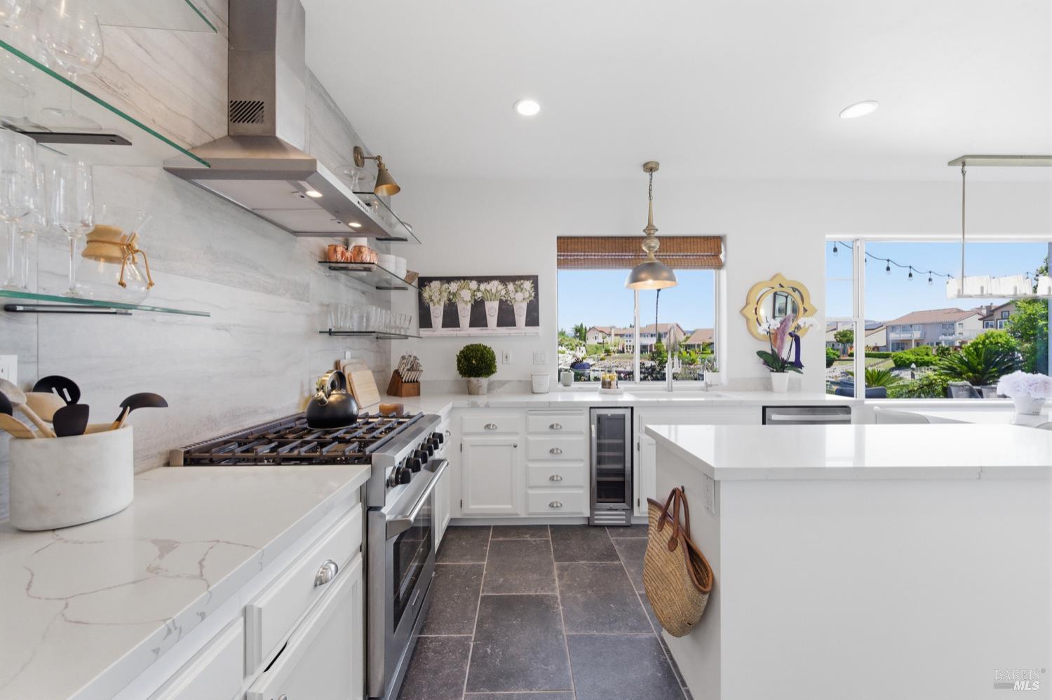 Detail Gallery Image 33 of 67 For 66 S Newport Dr, Napa,  CA 94559 - 4 Beds | 2/1 Baths