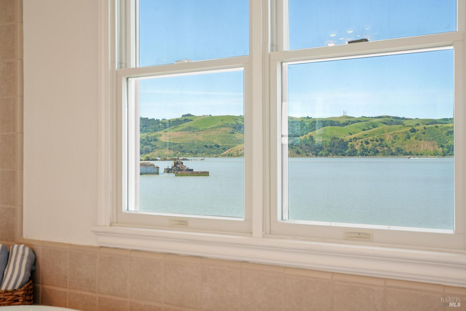 Detail Gallery Image 57 of 82 For 574 Anderson Ln, Benicia,  CA 94510 - 3 Beds | 2/1 Baths