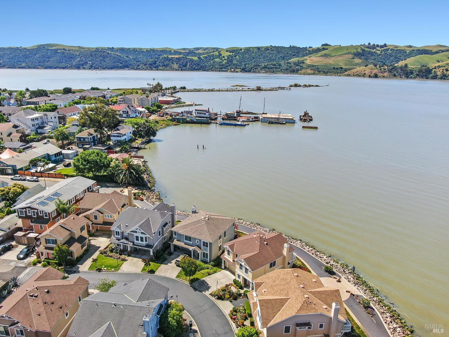 Detail Gallery Image 13 of 82 For 574 Anderson Ln, Benicia,  CA 94510 - 3 Beds | 2/1 Baths