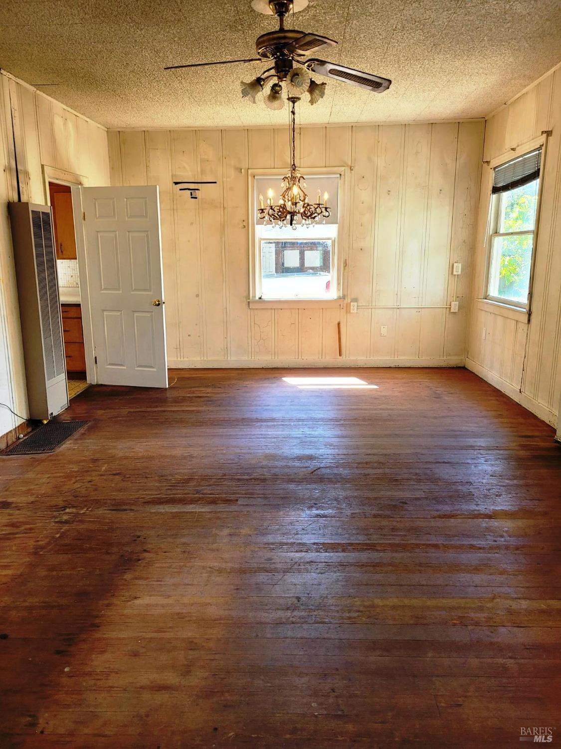 18305 Clayton Avenue photo 2