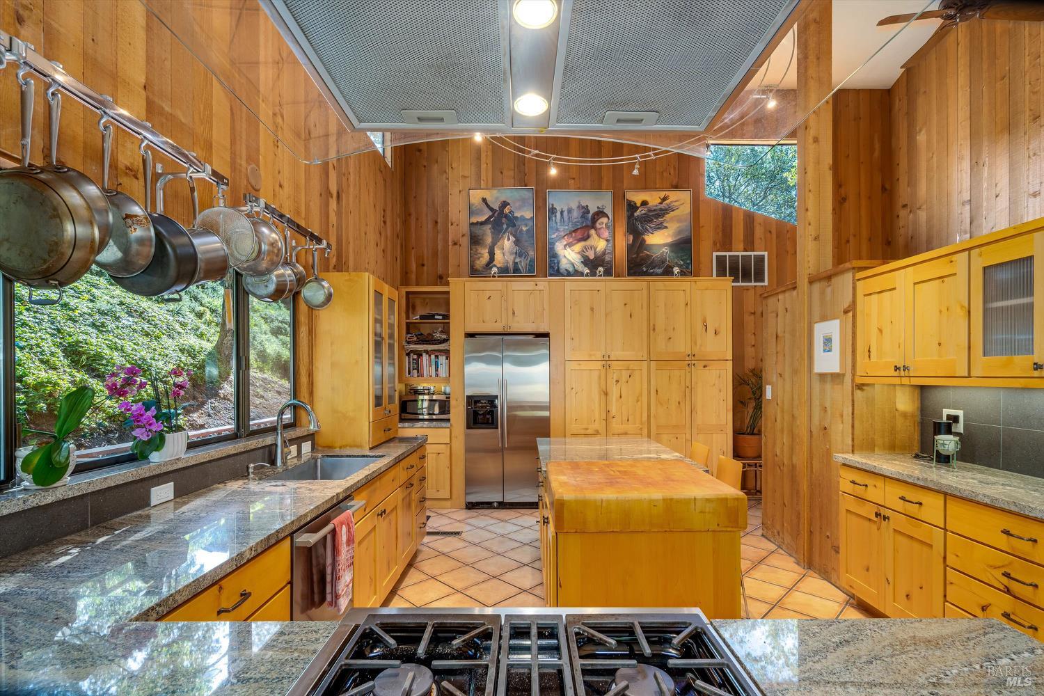 Detail Gallery Image 15 of 37 For 572 Montecito Blvd, Napa,  CA 94559 - 3 Beds | 3 Baths