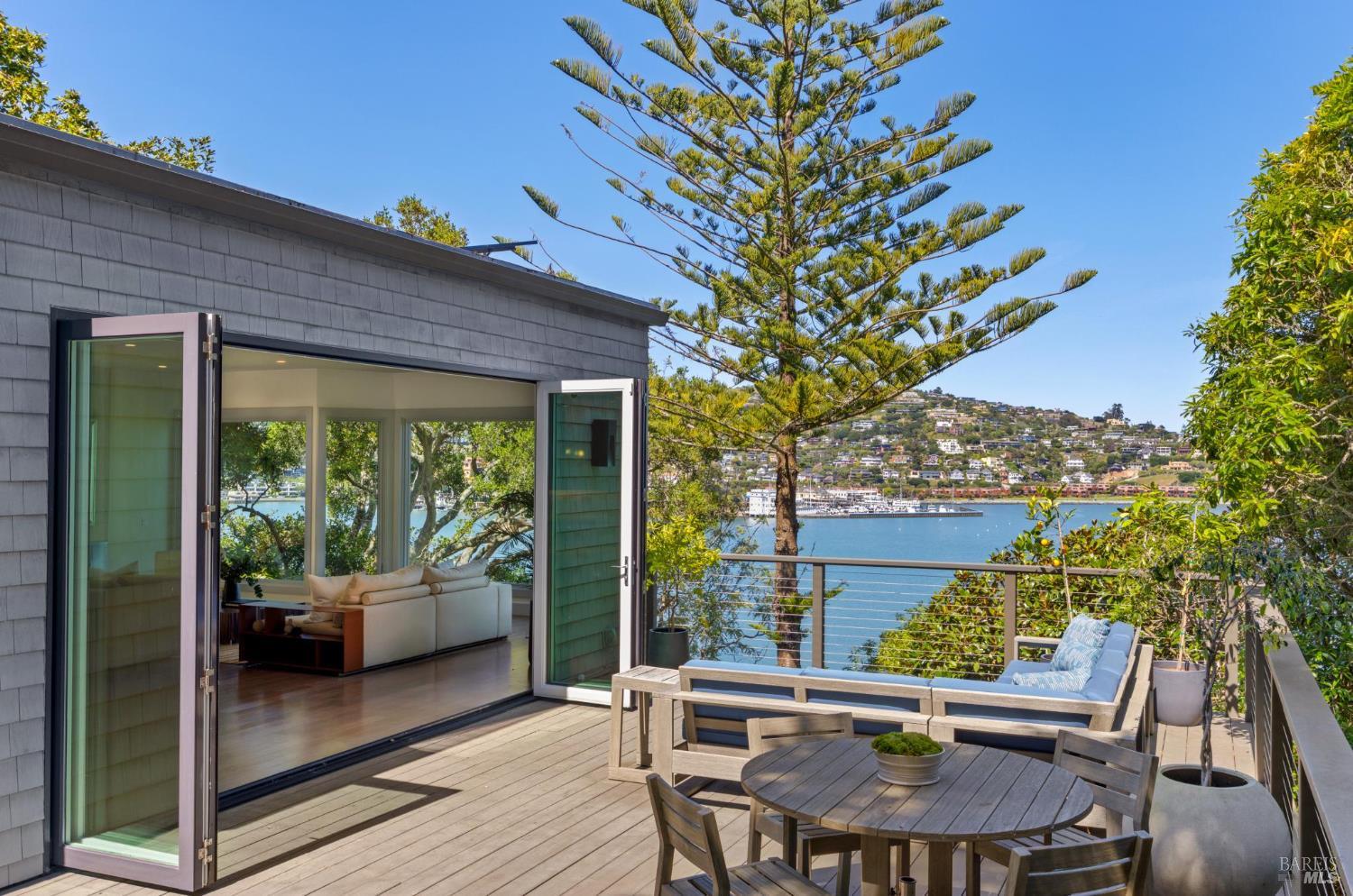 Detail Gallery Image 22 of 77 For 290 Beach Rd, Belvedere,  CA 94920 - 6 Beds | 5 Baths