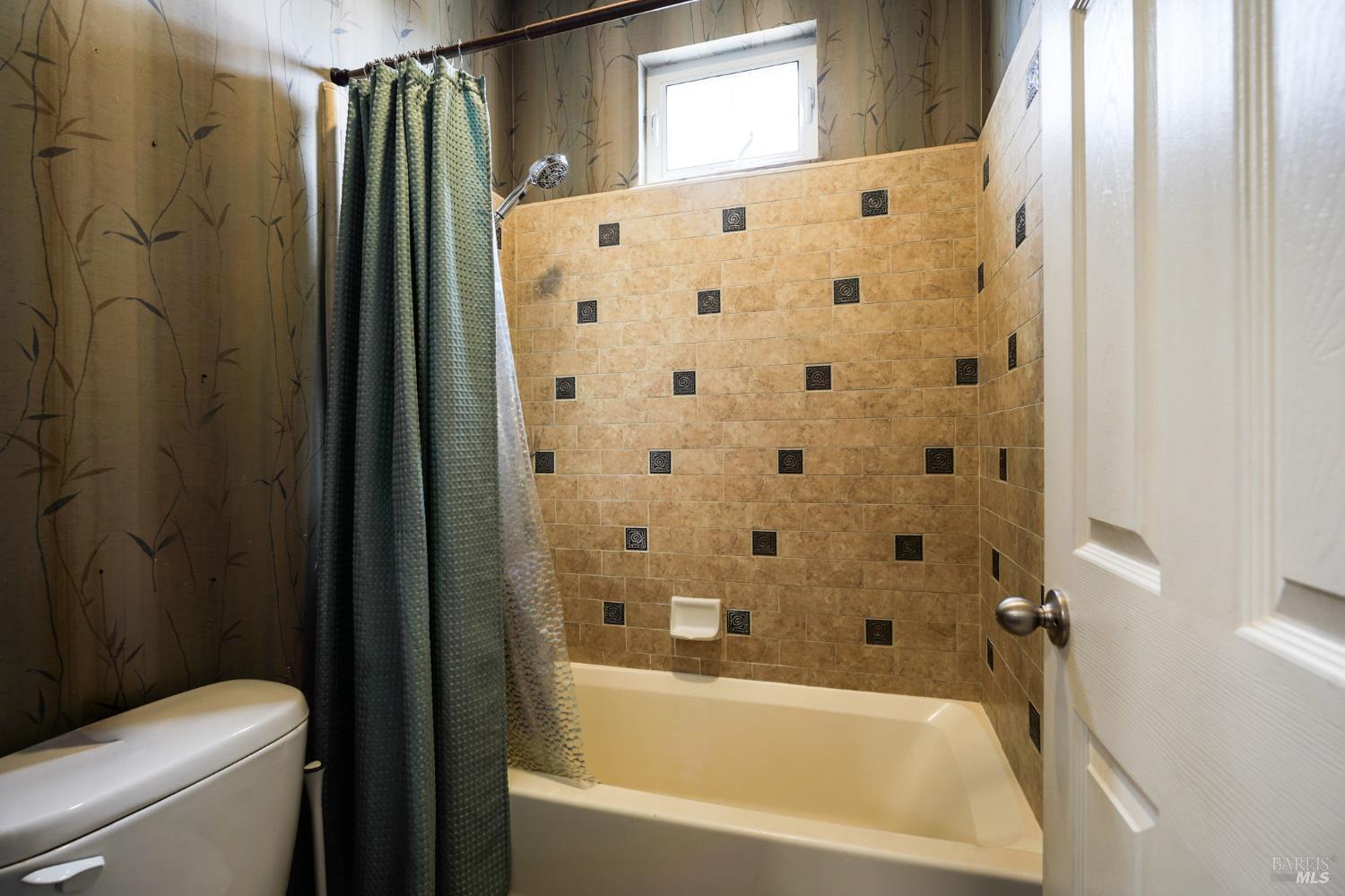 Detail Gallery Image 23 of 38 For 2740 Midtown Ln, Fairfield,  CA 94533 - 3 Beds | 2/1 Baths