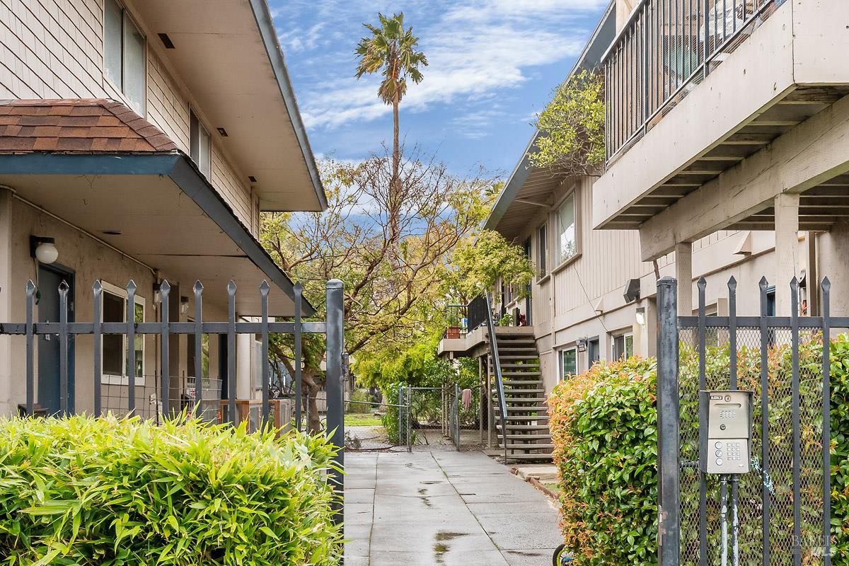 Detail Gallery Image 7 of 7 For 22 Fairfax St #E,  San Rafael,  CA 94901 - 1 Beds | 1 Baths