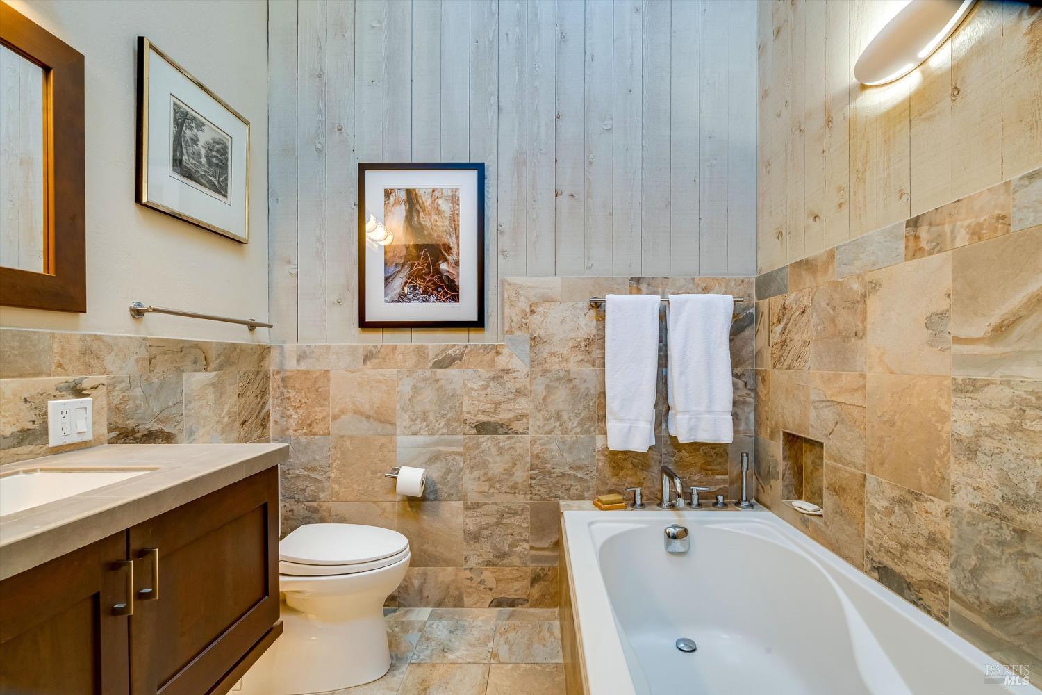 Detail Gallery Image 26 of 37 For 572 Montecito Blvd, Napa,  CA 94559 - 3 Beds | 3 Baths