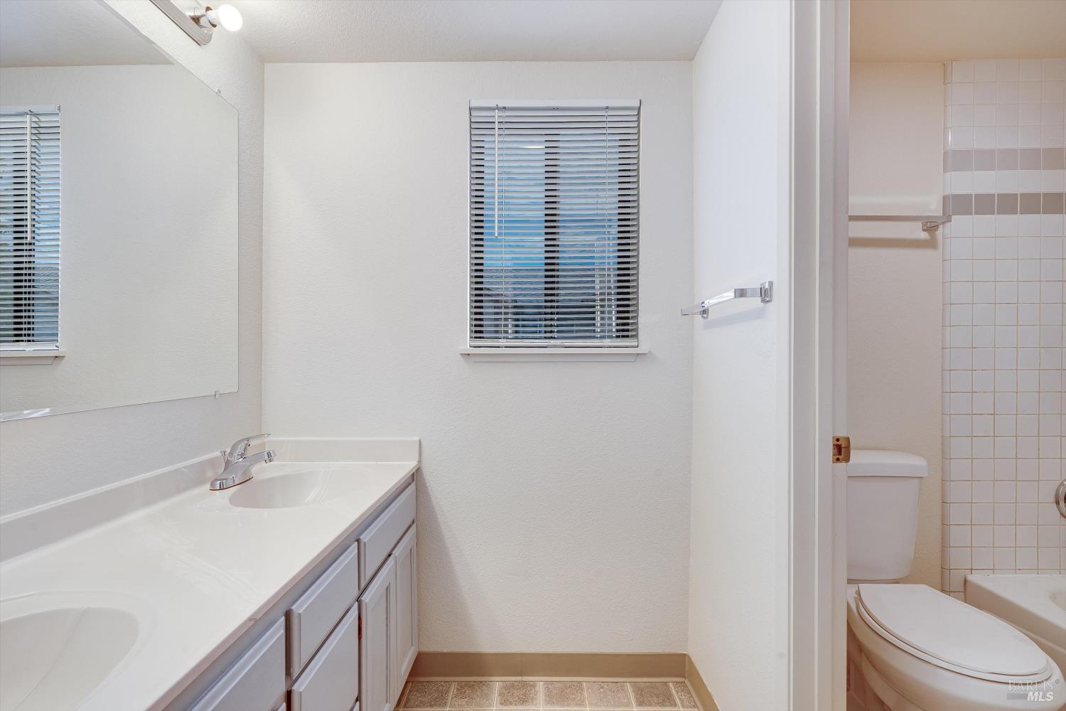 Detail Gallery Image 12 of 42 For 121 Elbridge Ave #B,  Cloverdale,  CA 95425 - 2 Beds | 2 Baths