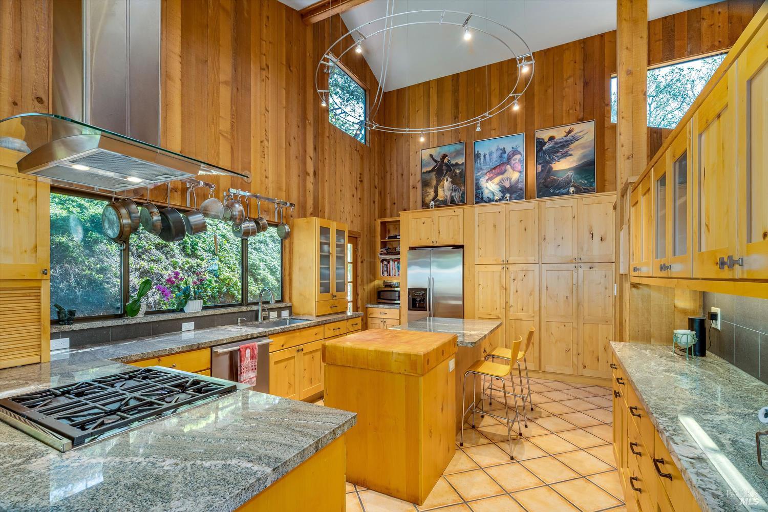 Detail Gallery Image 16 of 37 For 572 Montecito Blvd, Napa,  CA 94559 - 3 Beds | 3 Baths