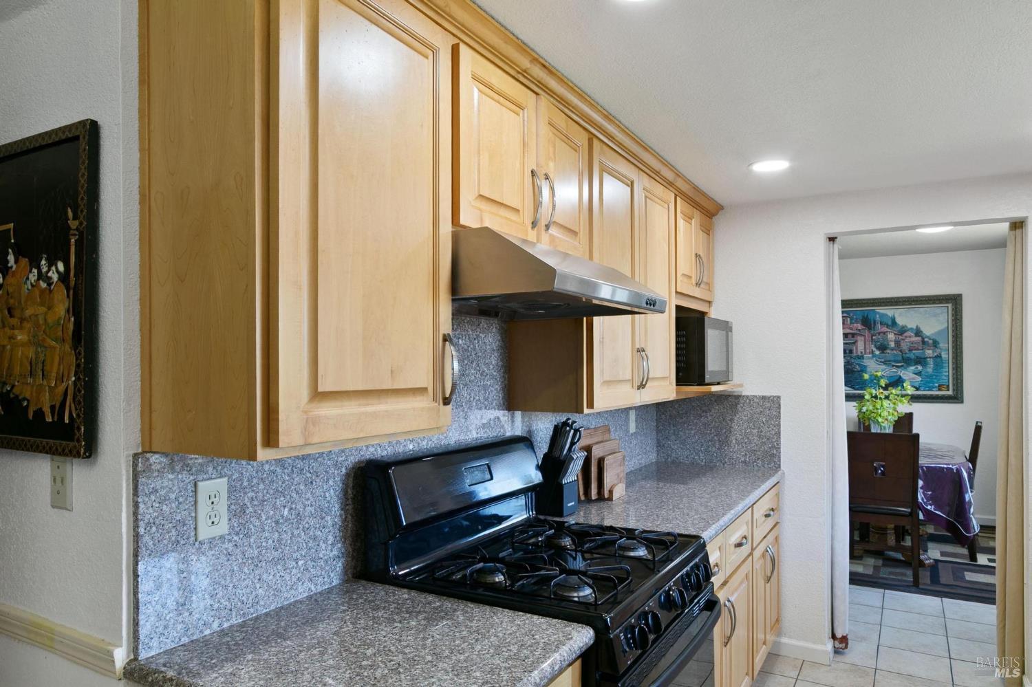 Detail Gallery Image 8 of 35 For 112 Sea Mist Dr, Vallejo,  CA 94591 - 4 Beds | 2/1 Baths