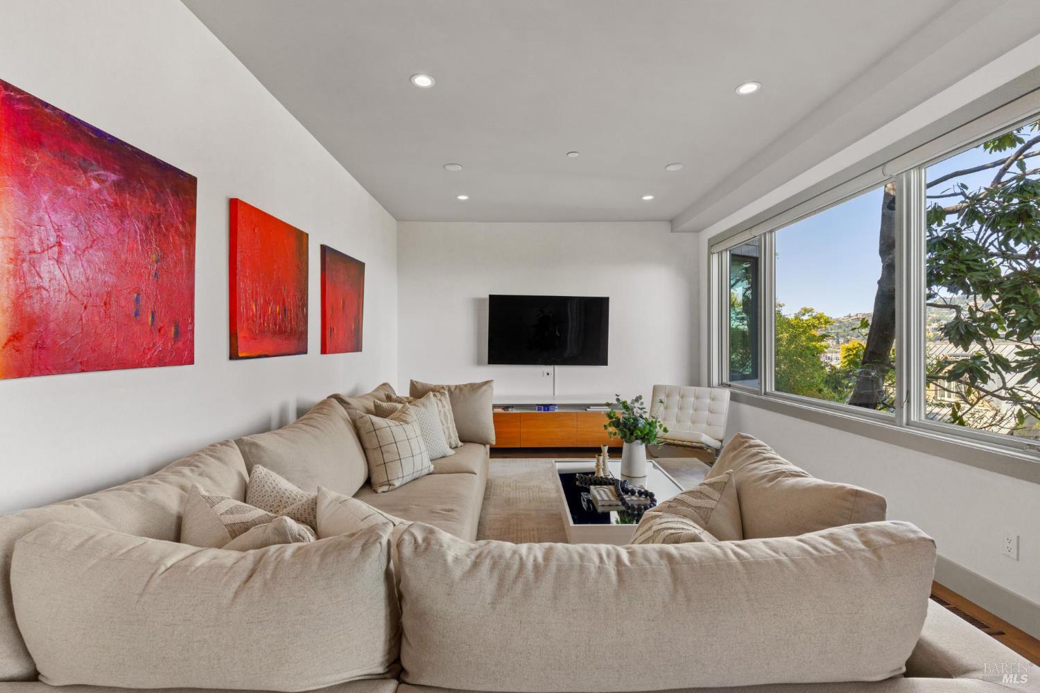 Detail Gallery Image 42 of 77 For 290 Beach Rd, Belvedere,  CA 94920 - 6 Beds | 5 Baths