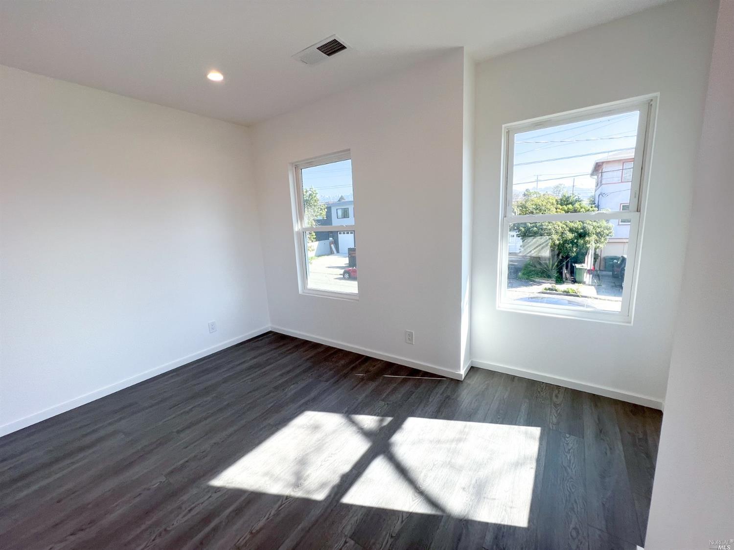 Detail Gallery Image 11 of 26 For 1418 Northside Ave, Berkeley,  CA 94702 - 4 Beds | 4 Baths