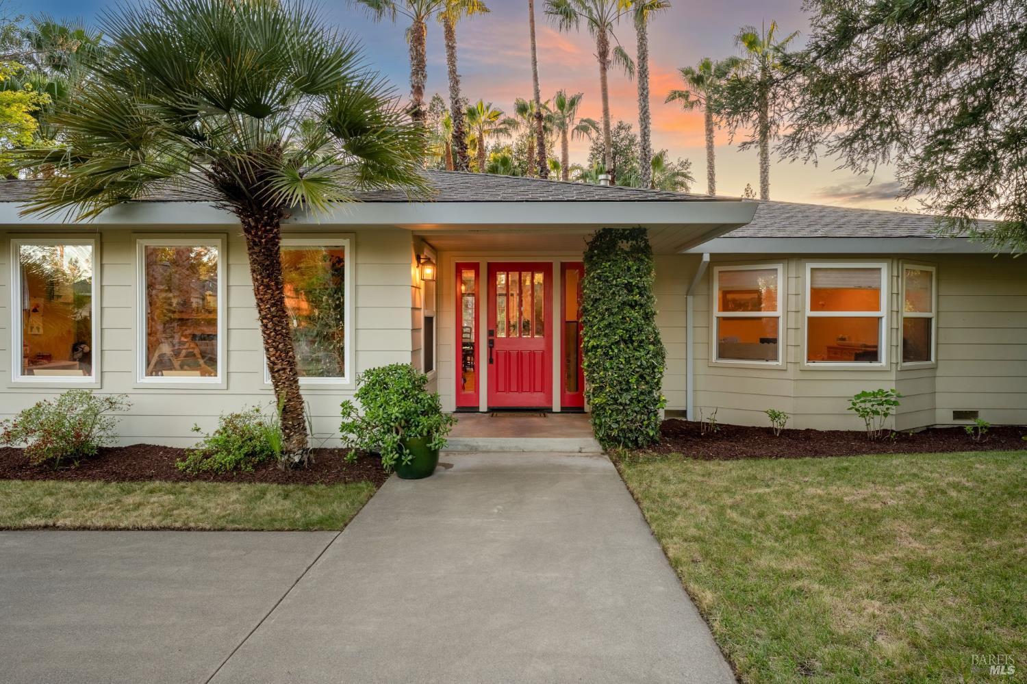 Detail Gallery Image 4 of 41 For 541 Sunset Dr, Angwin,  CA 94508 - 3 Beds | 2/1 Baths