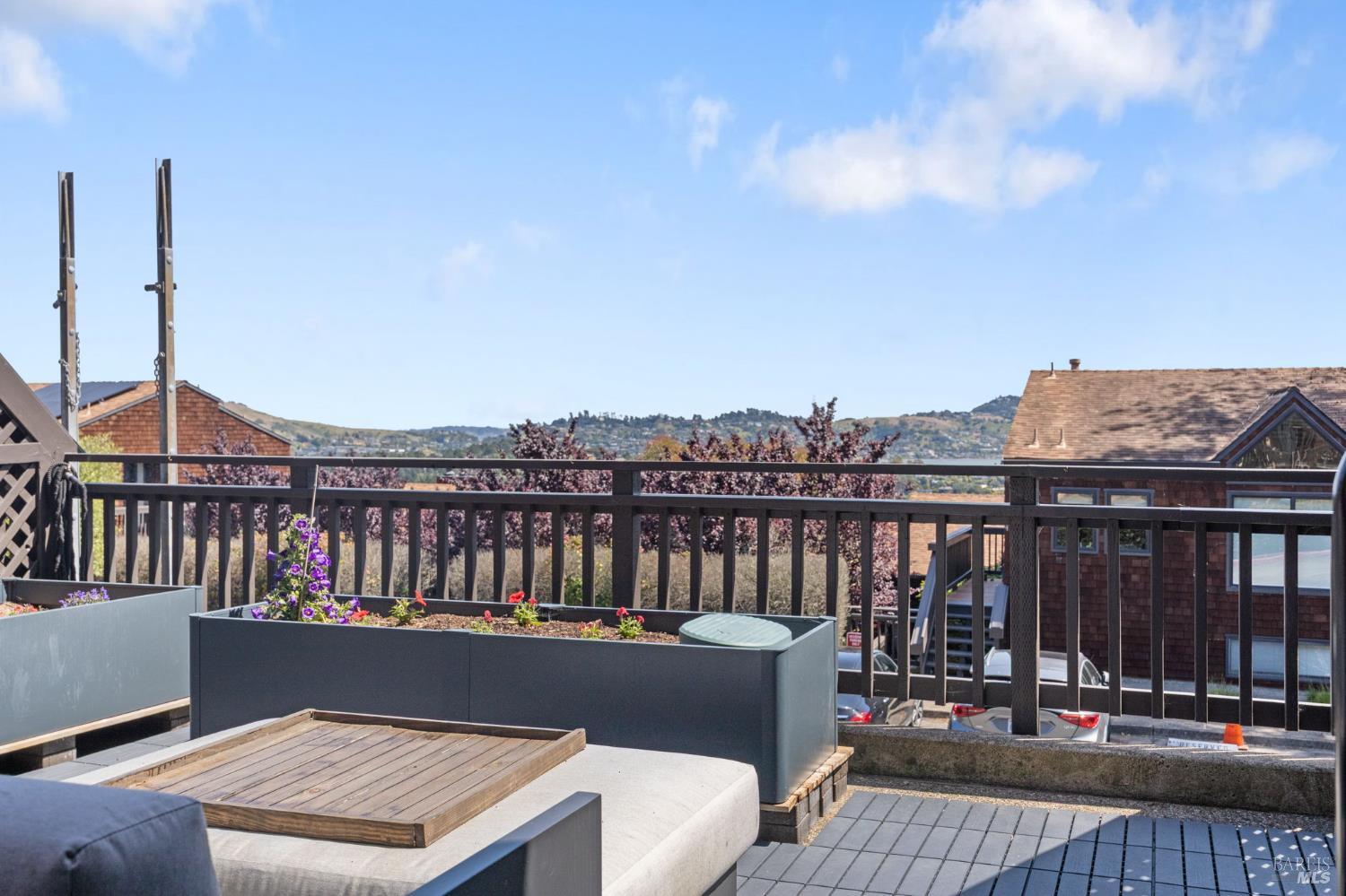 Detail Gallery Image 13 of 42 For 363 Headlands Ct, Sausalito,  CA 94965 - 2 Beds | 2/1 Baths