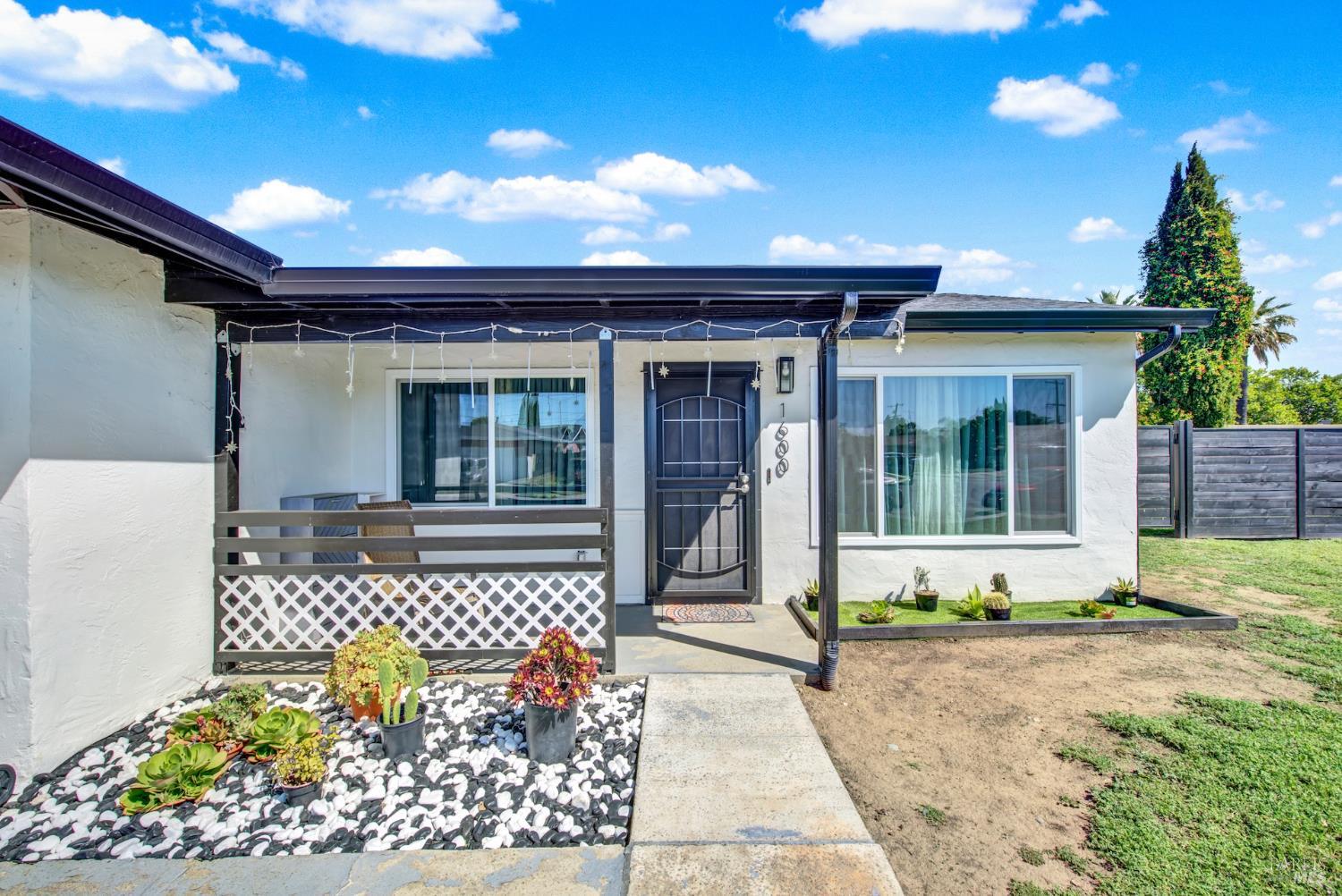 Detail Gallery Image 3 of 64 For 1600 Michigan St, Fairfield,  CA 94533 - 3 Beds | 2 Baths