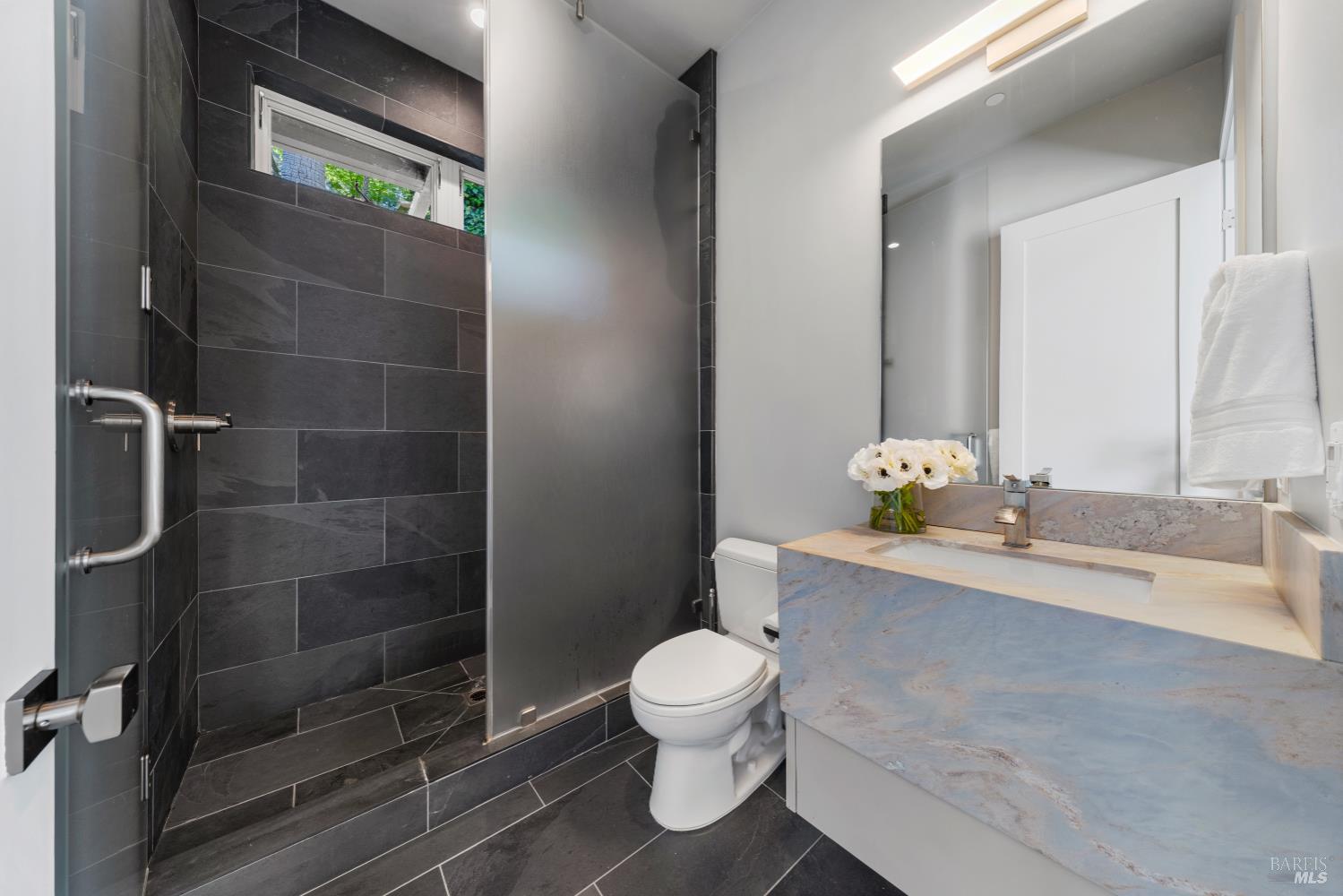 Detail Gallery Image 39 of 77 For 290 Beach Rd, Belvedere,  CA 94920 - 6 Beds | 5 Baths