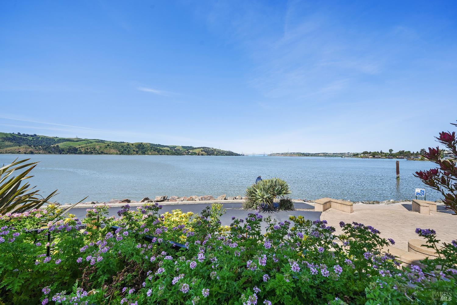 Detail Gallery Image 36 of 82 For 574 Anderson Ln, Benicia,  CA 94510 - 3 Beds | 2/1 Baths