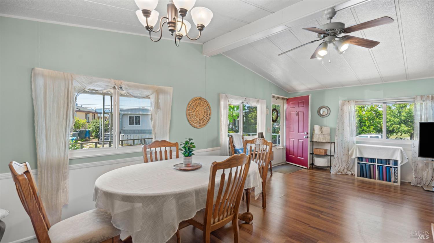 Detail Gallery Image 11 of 36 For 38 Del Rey Dr, Vacaville,  CA 95687 - 3 Beds | 2 Baths