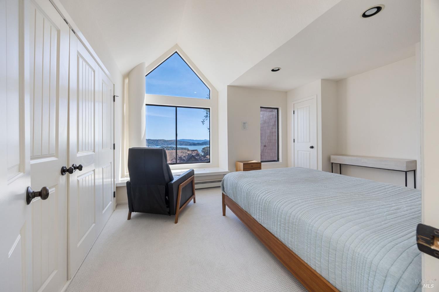 Detail Gallery Image 15 of 42 For 363 Headlands Ct, Sausalito,  CA 94965 - 2 Beds | 2/1 Baths