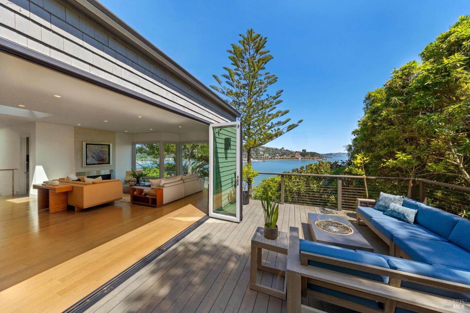 Detail Gallery Image 21 of 77 For 290 Beach Rd, Belvedere,  CA 94920 - 6 Beds | 5 Baths