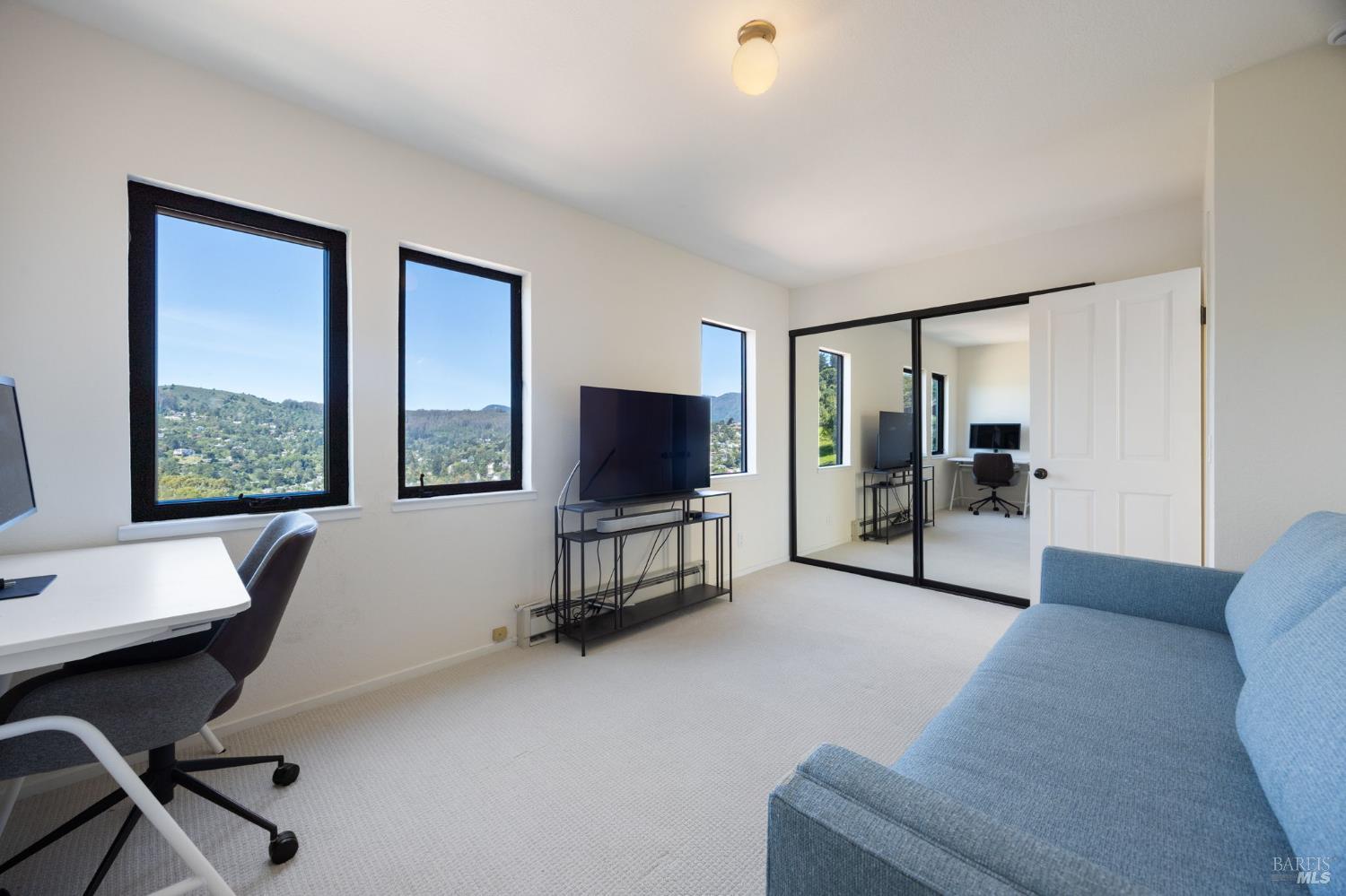 Detail Gallery Image 21 of 42 For 363 Headlands Ct, Sausalito,  CA 94965 - 2 Beds | 2/1 Baths