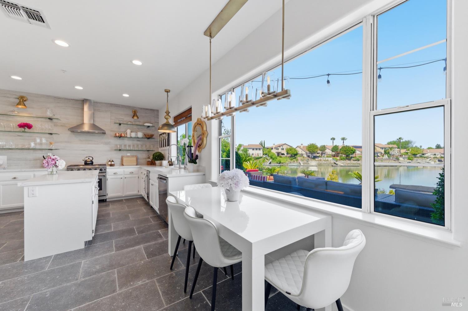 Detail Gallery Image 4 of 67 For 66 S Newport Dr, Napa,  CA 94559 - 4 Beds | 2/1 Baths