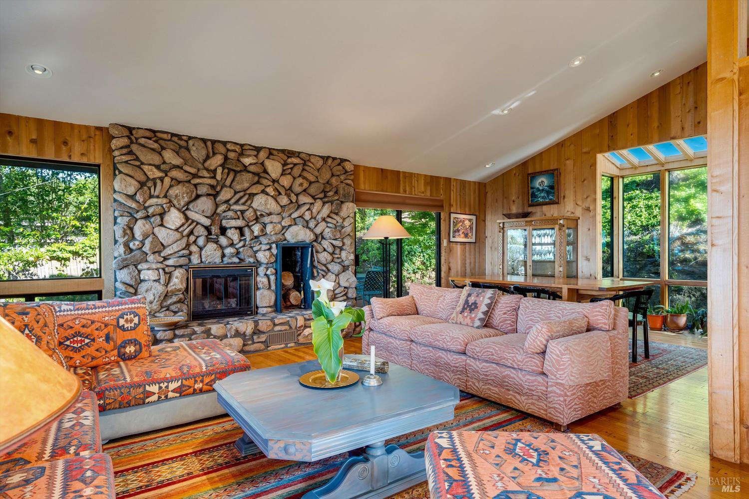 Detail Gallery Image 10 of 37 For 572 Montecito Blvd, Napa,  CA 94559 - 3 Beds | 3 Baths