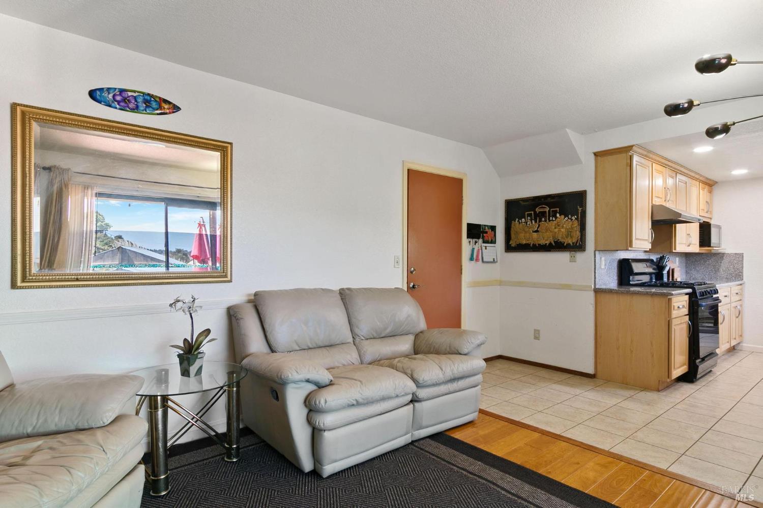 Detail Gallery Image 10 of 35 For 112 Sea Mist Dr, Vallejo,  CA 94591 - 4 Beds | 2/1 Baths