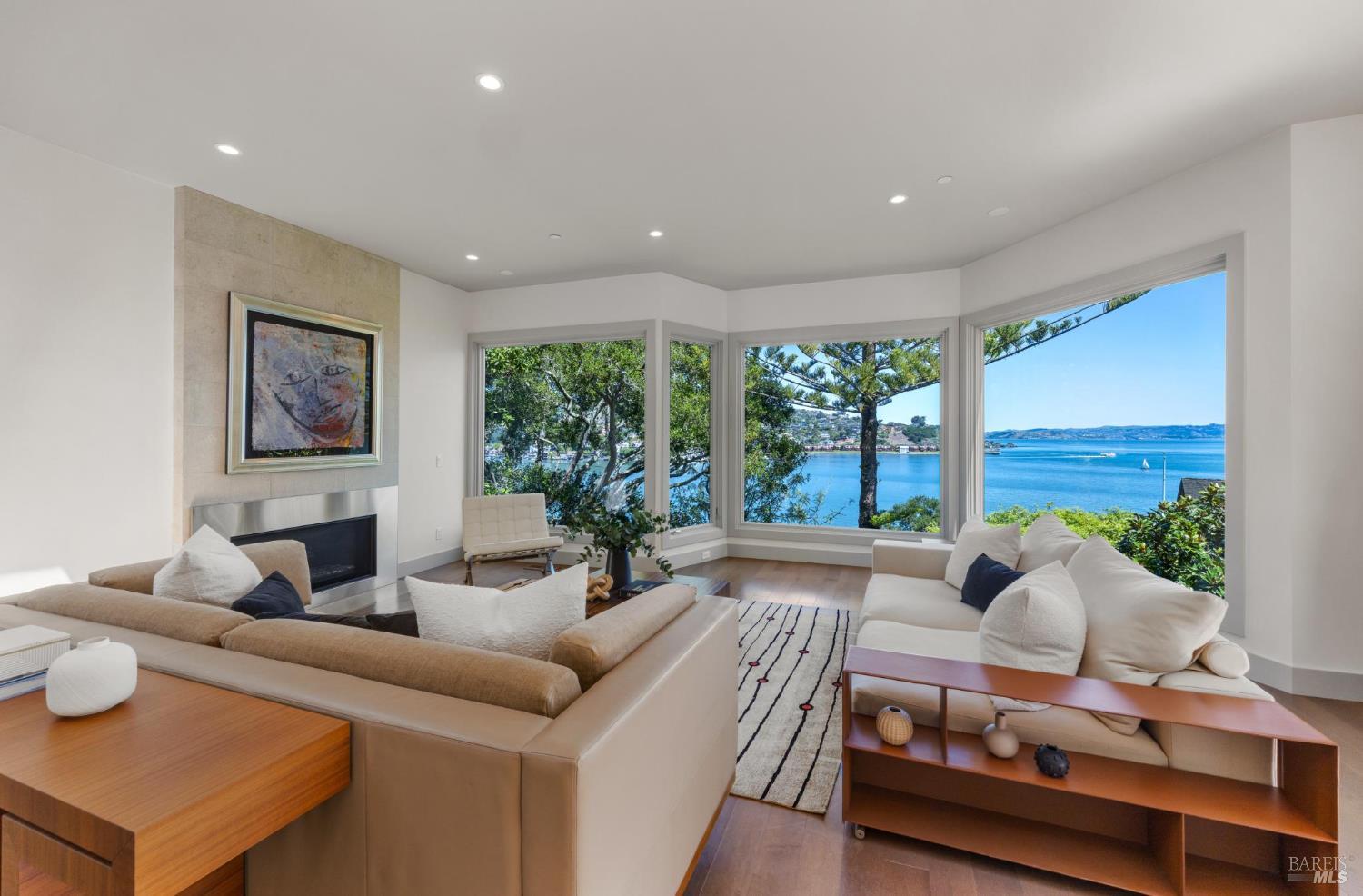 Detail Gallery Image 15 of 77 For 290 Beach Rd, Belvedere,  CA 94920 - 6 Beds | 5 Baths