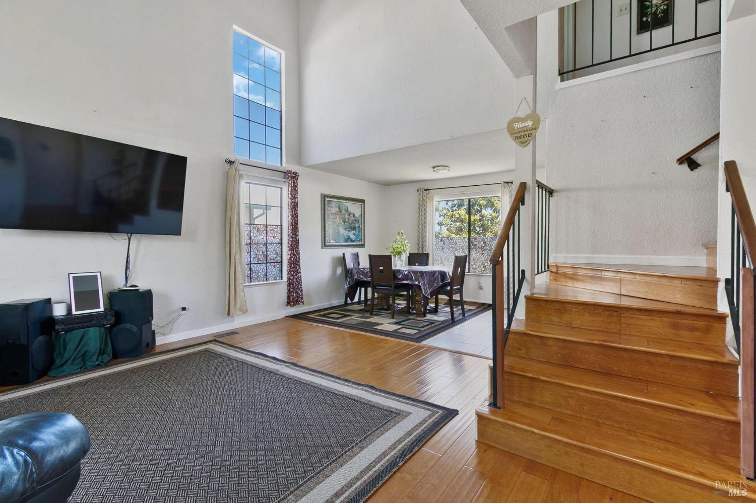 Detail Gallery Image 4 of 35 For 112 Sea Mist Dr, Vallejo,  CA 94591 - 4 Beds | 2/1 Baths