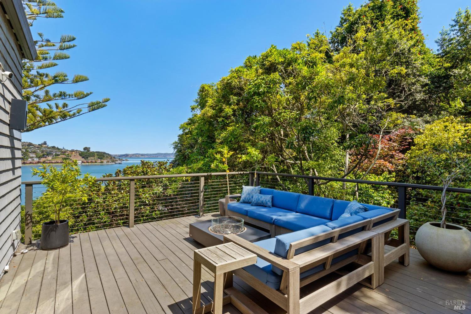 Detail Gallery Image 23 of 77 For 290 Beach Rd, Belvedere,  CA 94920 - 6 Beds | 5 Baths