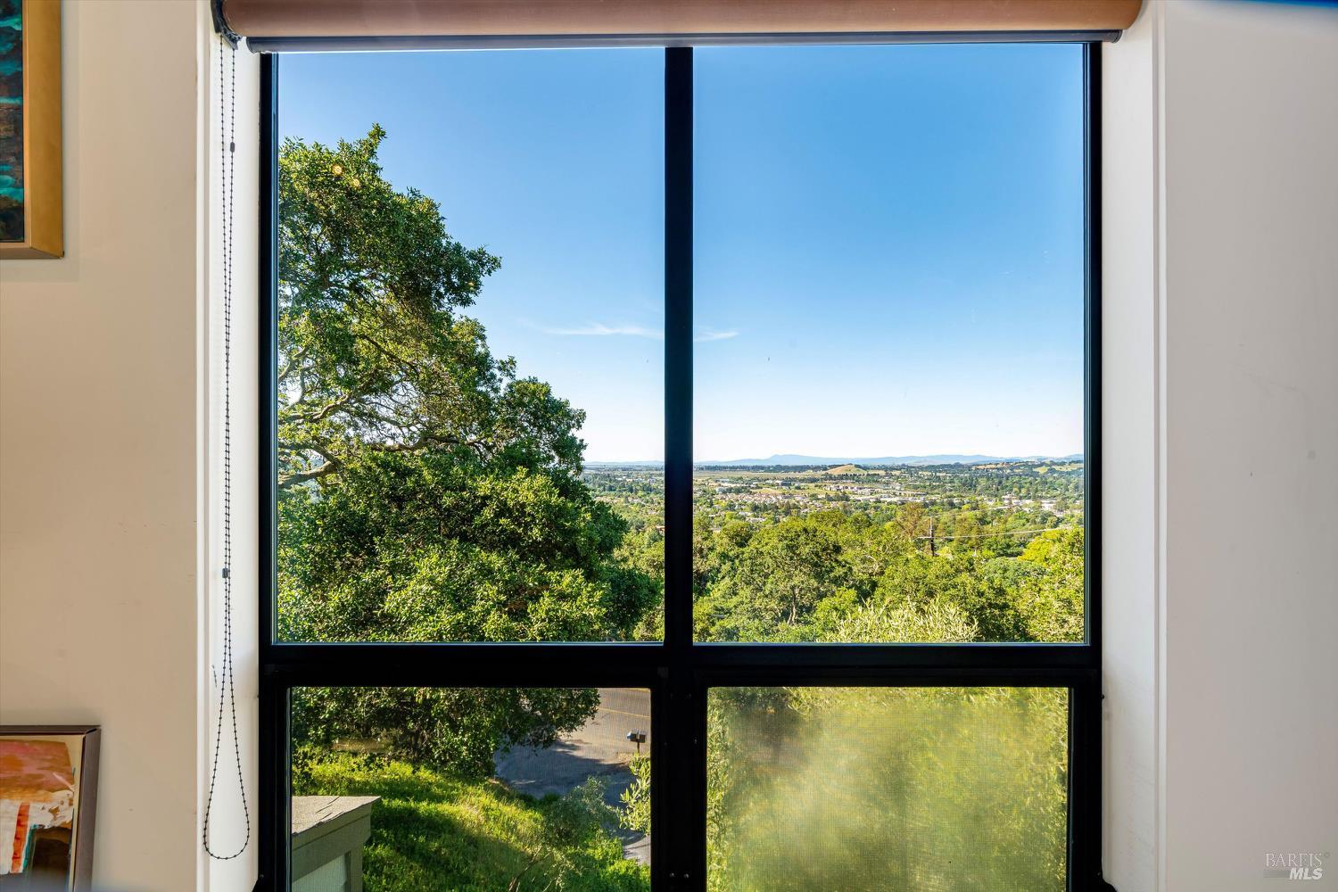 Detail Gallery Image 36 of 37 For 572 Montecito Blvd, Napa,  CA 94559 - 3 Beds | 3 Baths