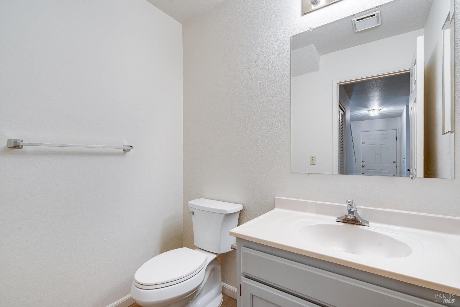Detail Gallery Image 25 of 42 For 121 Elbridge Ave #B,  Cloverdale,  CA 95425 - 2 Beds | 2 Baths