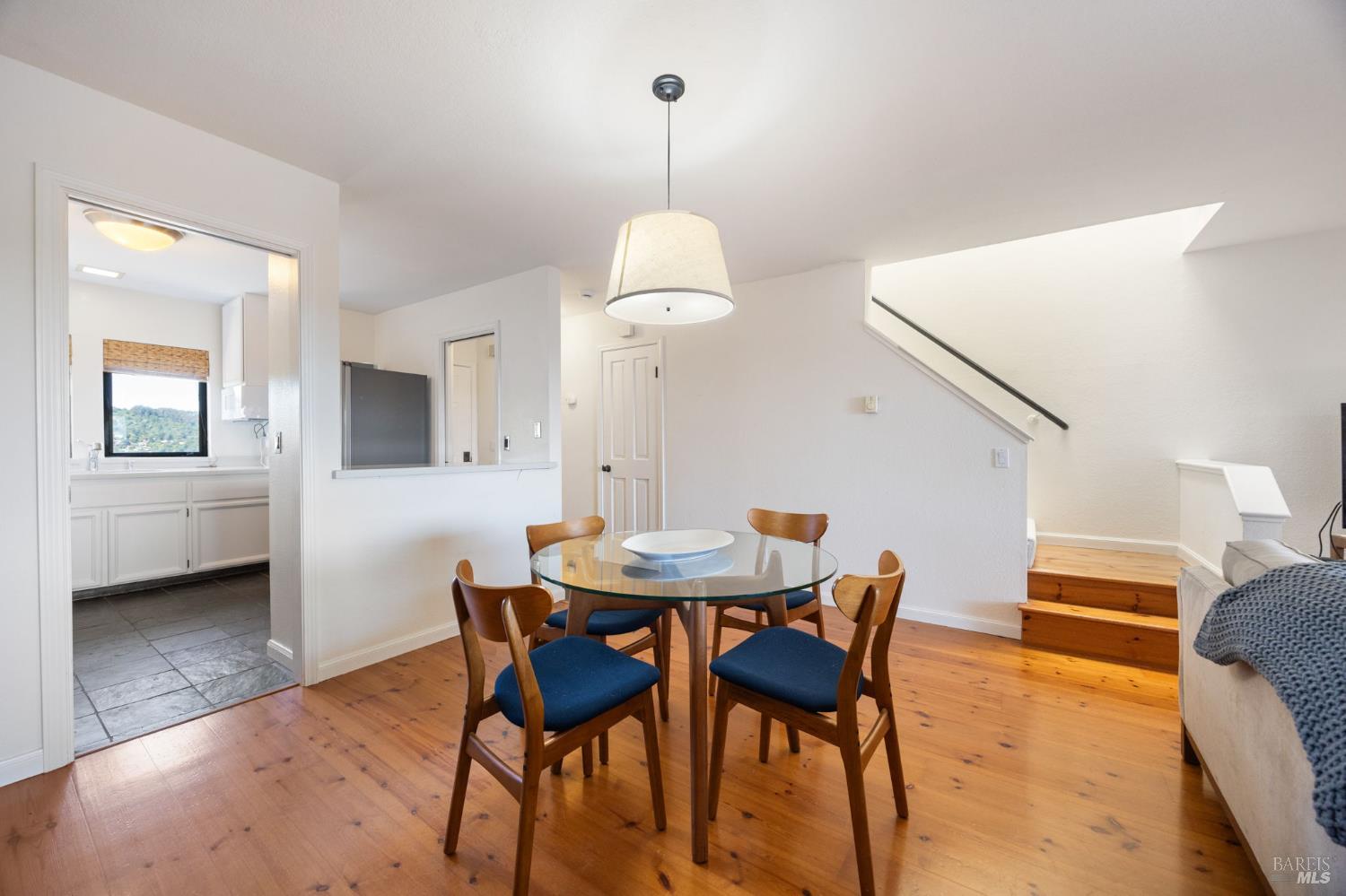 Detail Gallery Image 7 of 42 For 363 Headlands Ct, Sausalito,  CA 94965 - 2 Beds | 2/1 Baths