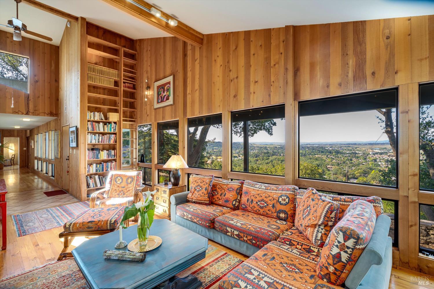 Detail Gallery Image 7 of 37 For 572 Montecito Blvd, Napa,  CA 94559 - 3 Beds | 3 Baths