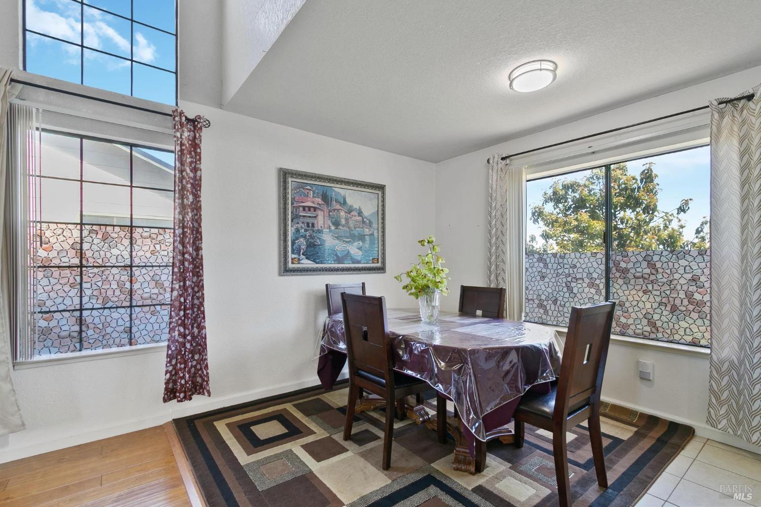 Detail Gallery Image 6 of 35 For 112 Sea Mist Dr, Vallejo,  CA 94591 - 4 Beds | 2/1 Baths