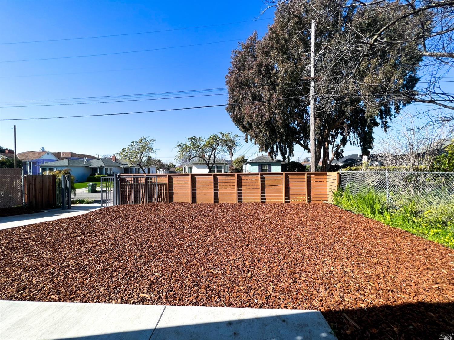 Detail Gallery Image 22 of 26 For 1418 Northside Ave, Berkeley,  CA 94702 - 4 Beds | 4 Baths