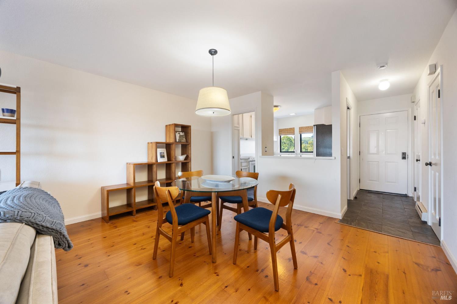 Detail Gallery Image 8 of 42 For 363 Headlands Ct, Sausalito,  CA 94965 - 2 Beds | 2/1 Baths