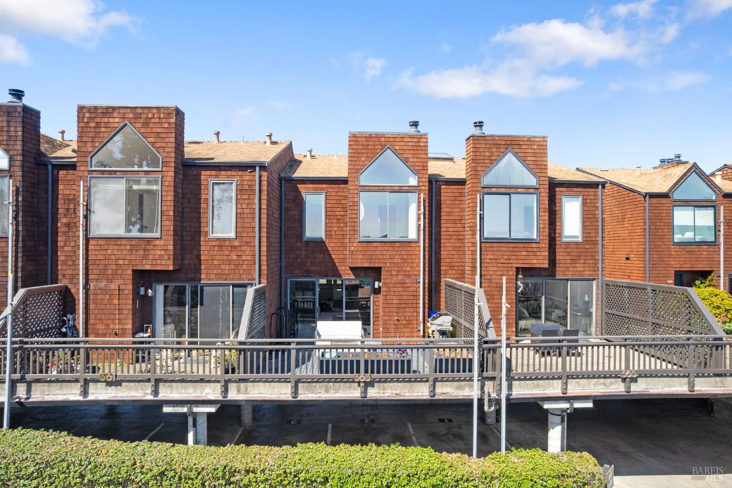 Detail Gallery Image 39 of 42 For 363 Headlands Ct, Sausalito,  CA 94965 - 2 Beds | 2/1 Baths