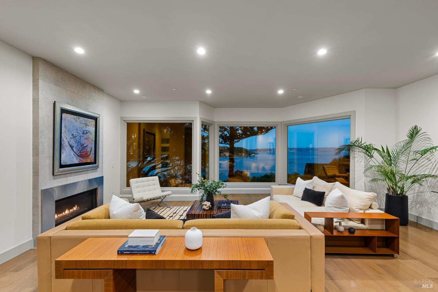 Detail Gallery Image 33 of 77 For 290 Beach Rd, Belvedere,  CA 94920 - 6 Beds | 5 Baths