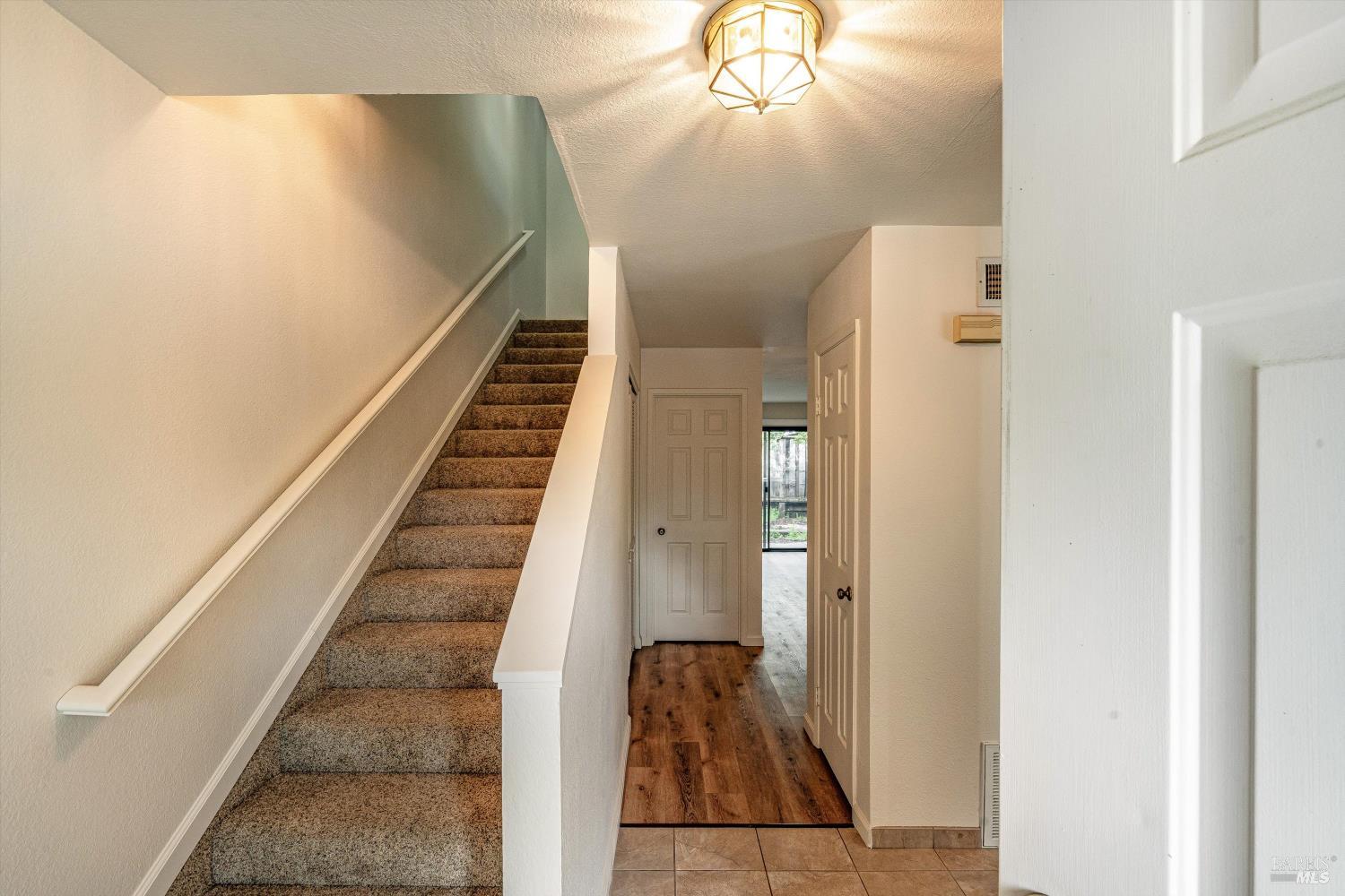 Detail Gallery Image 7 of 42 For 121 Elbridge Ave #B,  Cloverdale,  CA 95425 - 2 Beds | 2 Baths