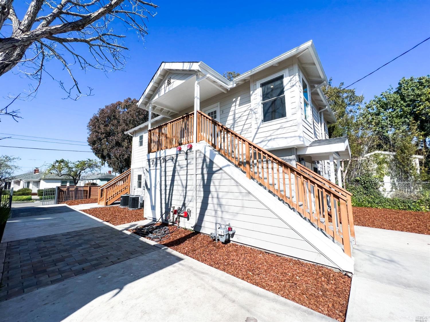 Detail Gallery Image 3 of 26 For 1418 Northside Ave, Berkeley,  CA 94702 - 4 Beds | 4 Baths